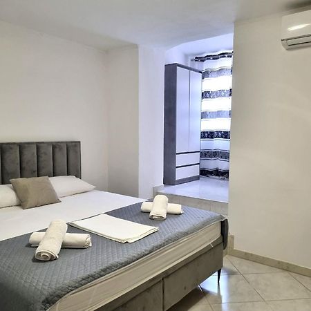 פורץ Rooms Vitoria On Joakim Square מראה חיצוני תמונה