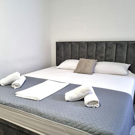 פורץ Rooms Vitoria On Joakim Square מראה חיצוני תמונה