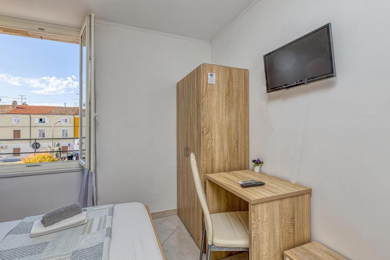 פורץ Rooms Vitoria On Joakim Square מראה חיצוני תמונה