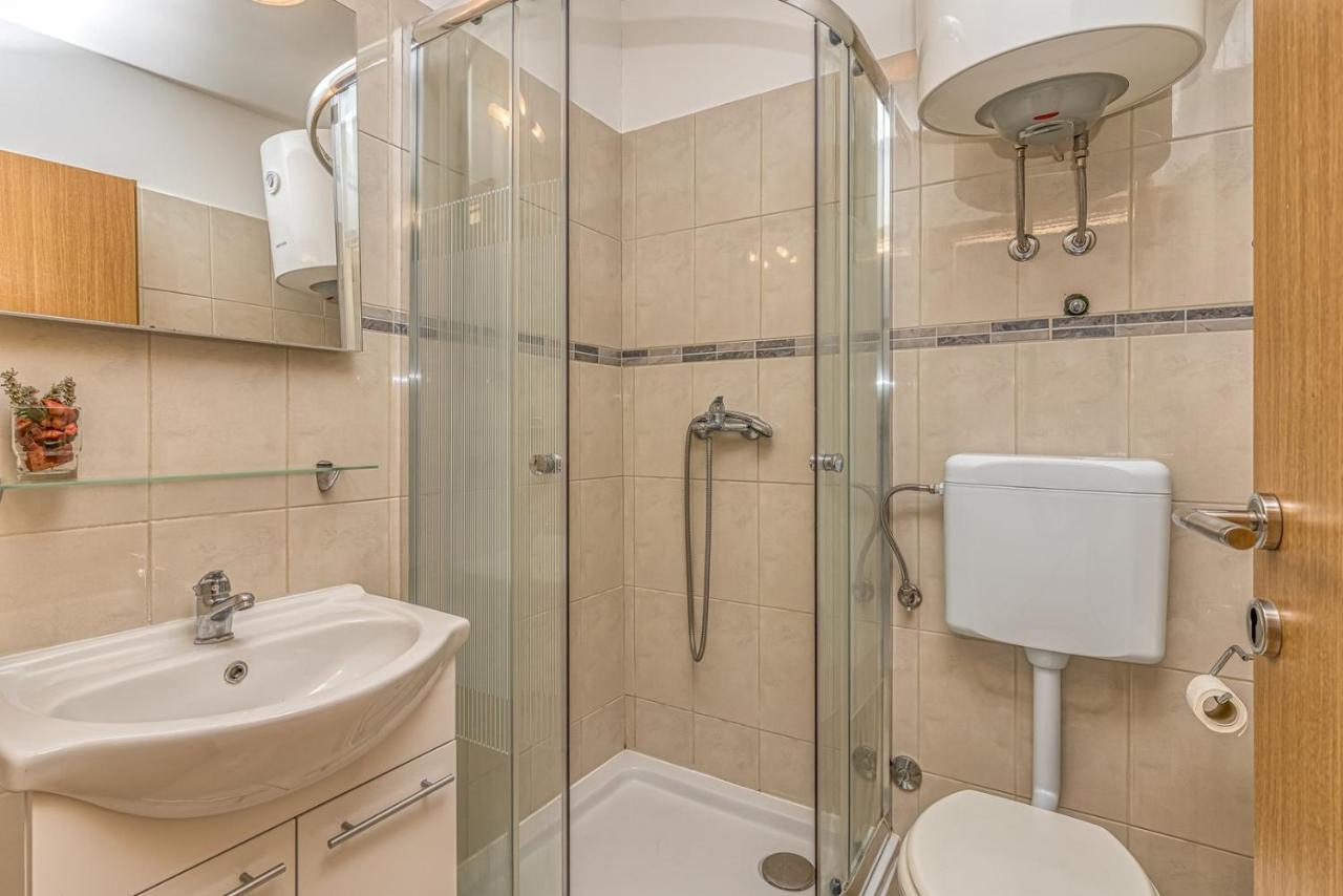 פורץ Rooms Vitoria On Joakim Square מראה חיצוני תמונה