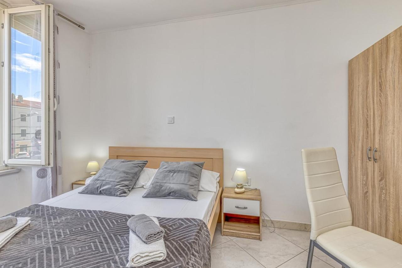 פורץ Rooms Vitoria On Joakim Square מראה חיצוני תמונה