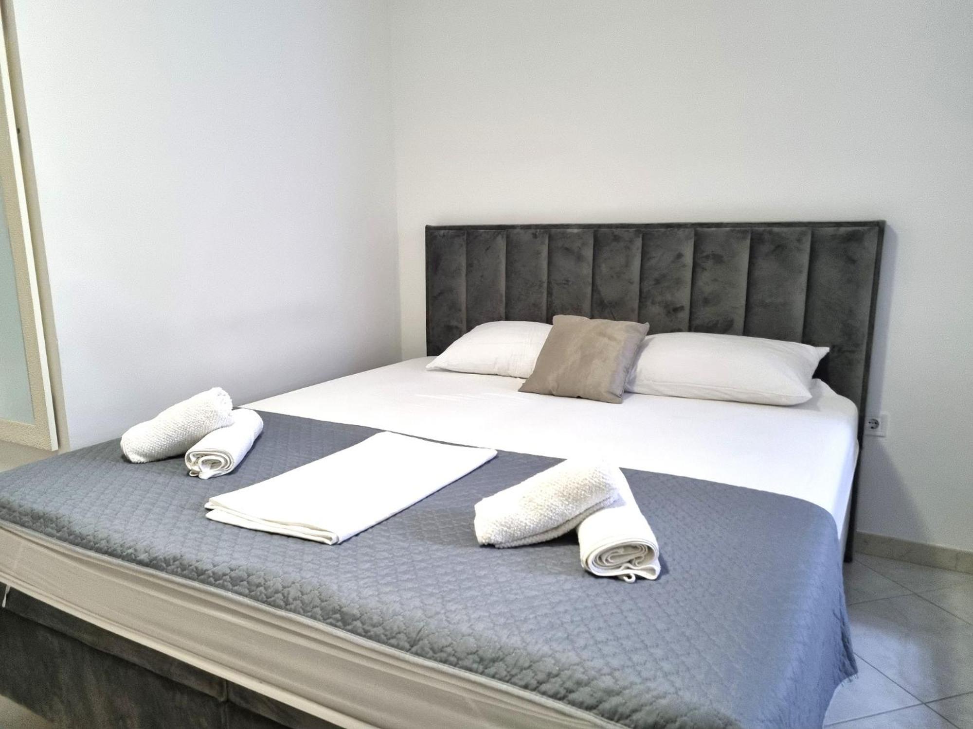 פורץ Rooms Vitoria On Joakim Square מראה חיצוני תמונה
