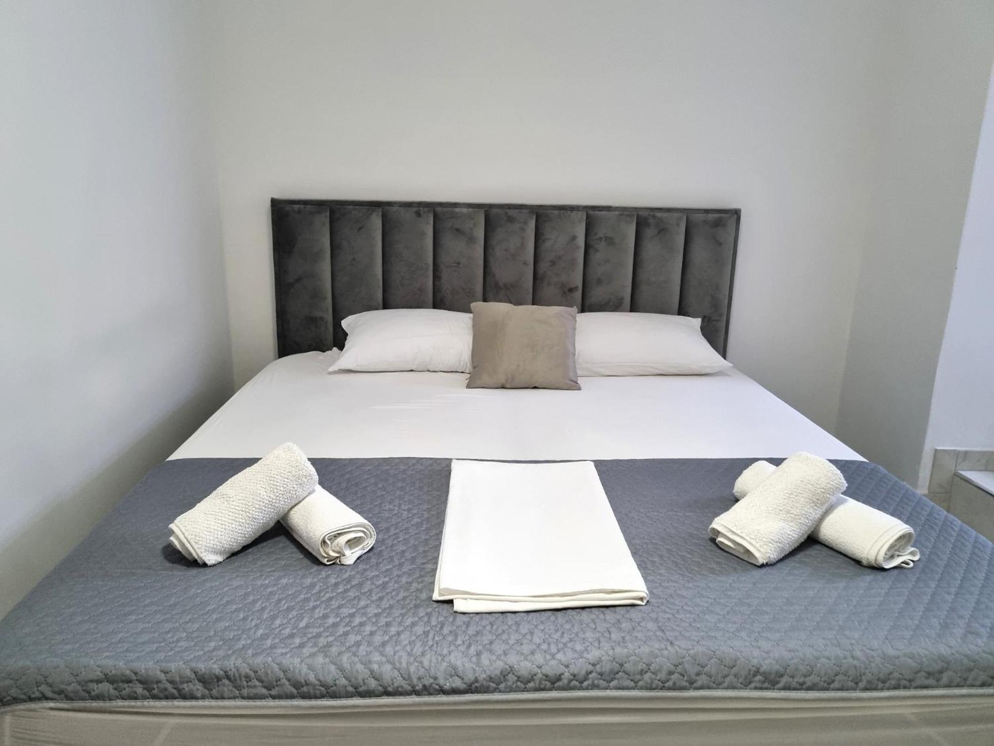פורץ Rooms Vitoria On Joakim Square מראה חיצוני תמונה